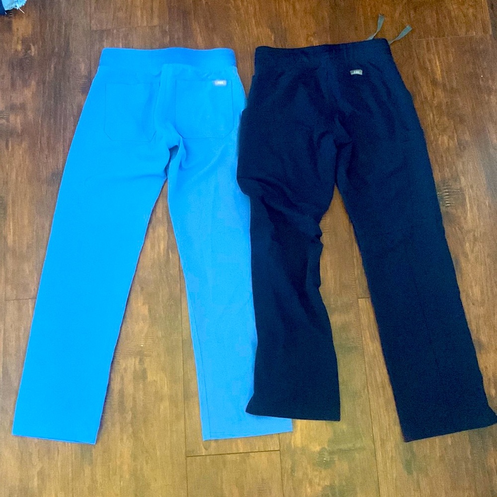 Two pairs of figs bottoms, both XXSP
